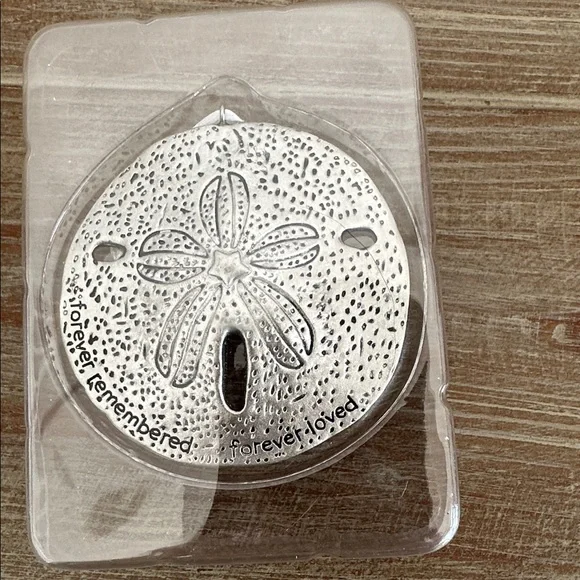 Hallmark Keepsake Sand Dollar Ornament in Metal - Picture 2 of 5